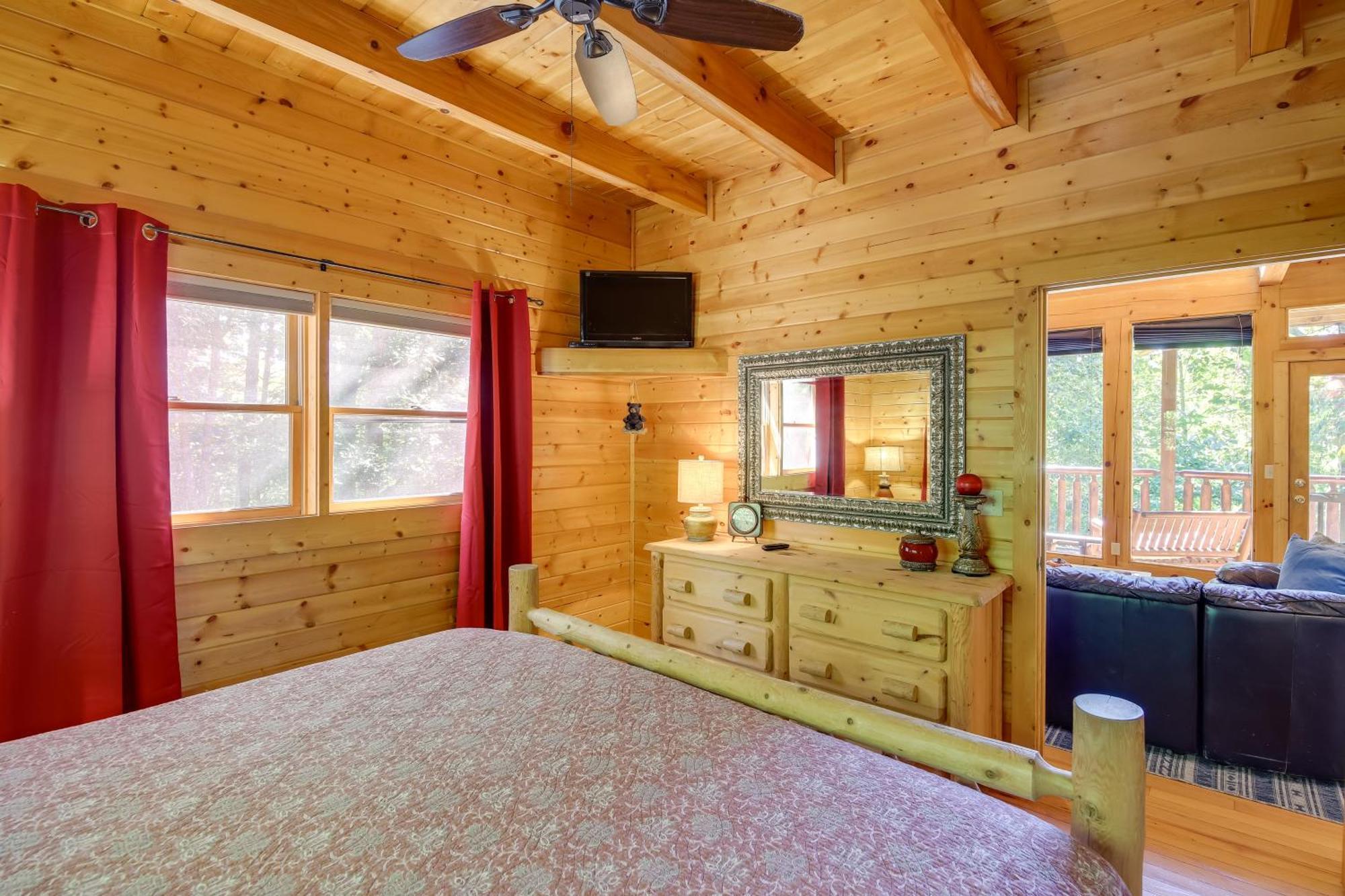 Secluded And Wooded Wears Valley Cabin With Fire Pit! Sevierville Exterior photo
